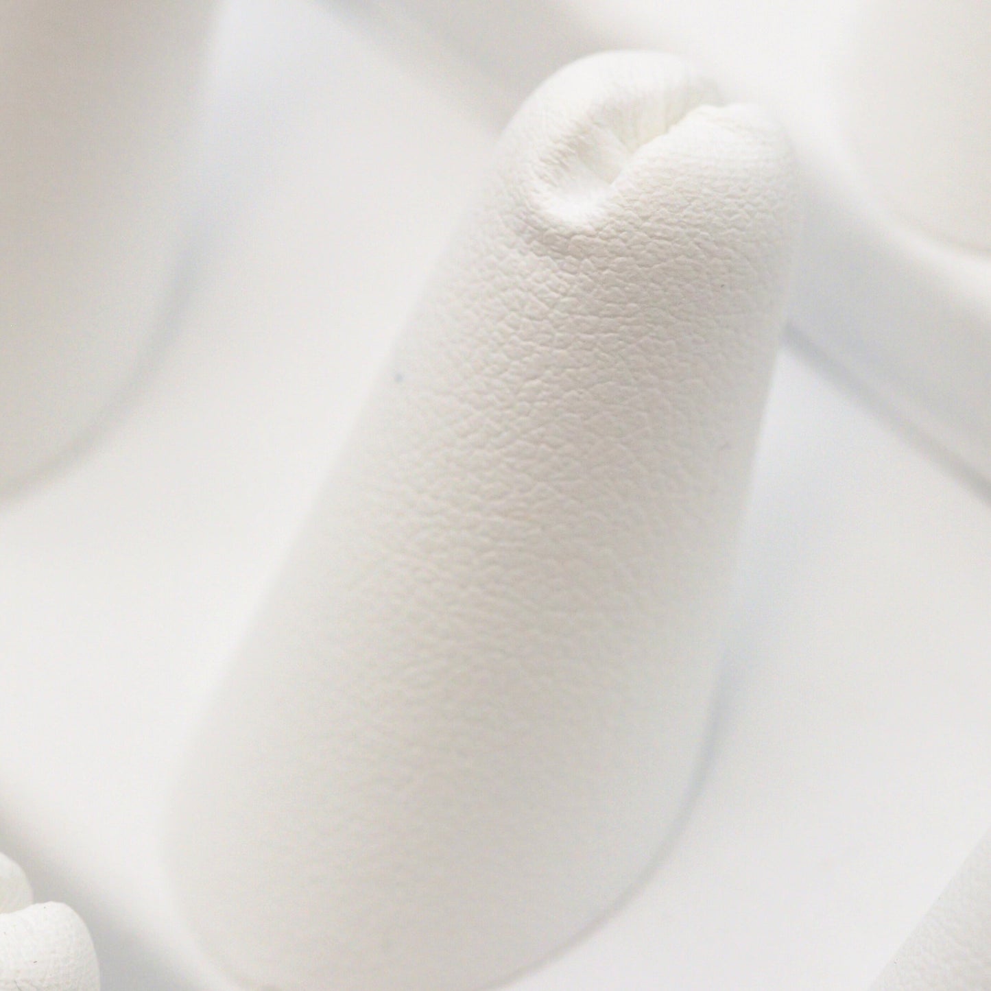 18 Finger Ring Display White Faux Leather 8 1/4"